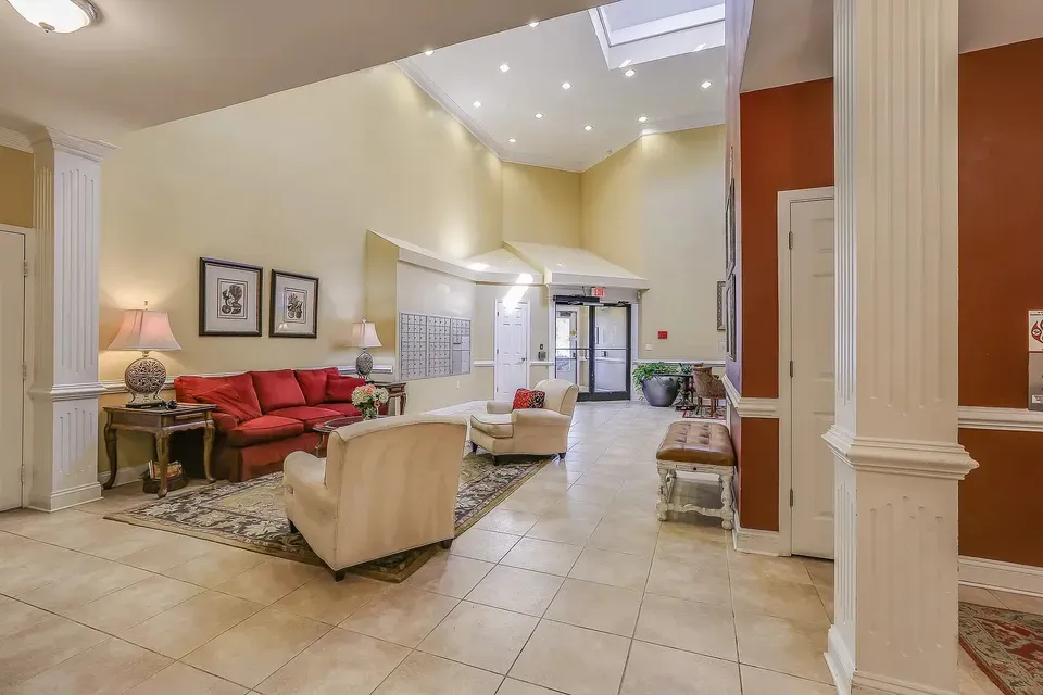 3 Bed 2 Bath Contemporary High-Rise Condo in Chesapeake, VA - 1