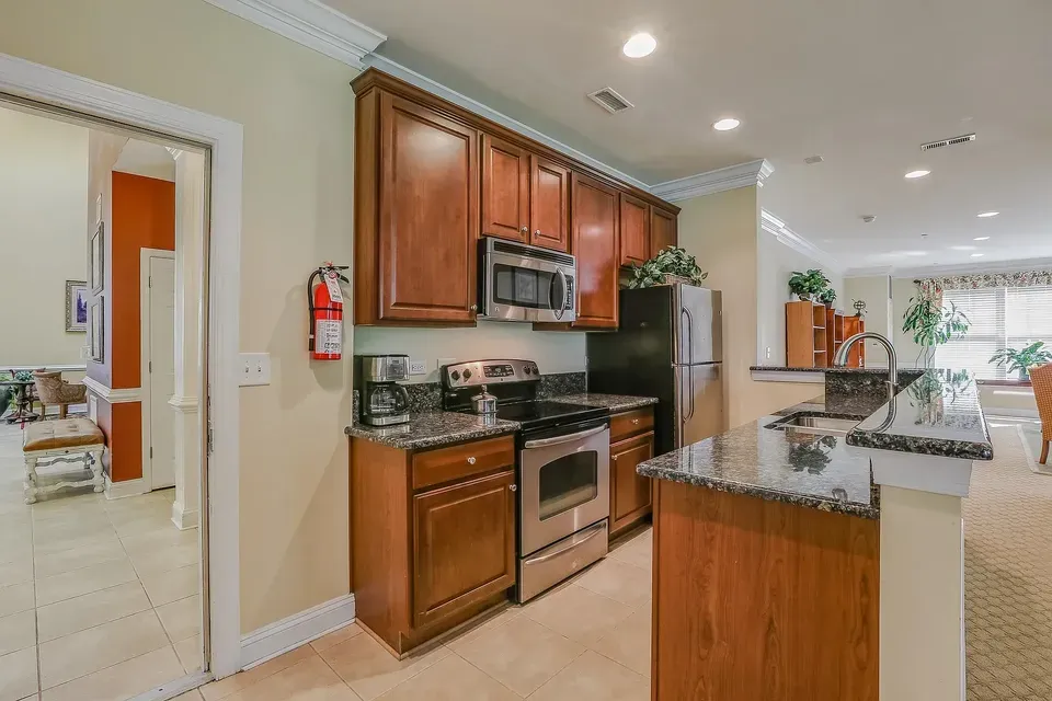 3 Bed 2 Bath Contemporary High-Rise Condo in Chesapeake, VA - 2