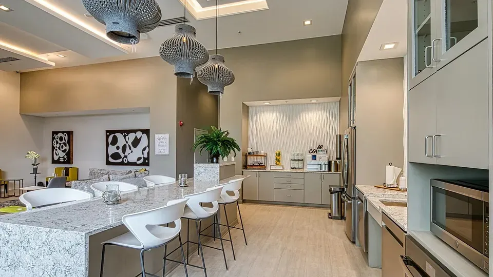 3 Bed 2 Bath Contemporary High-Rise Condo in Chesapeake, VA - 4