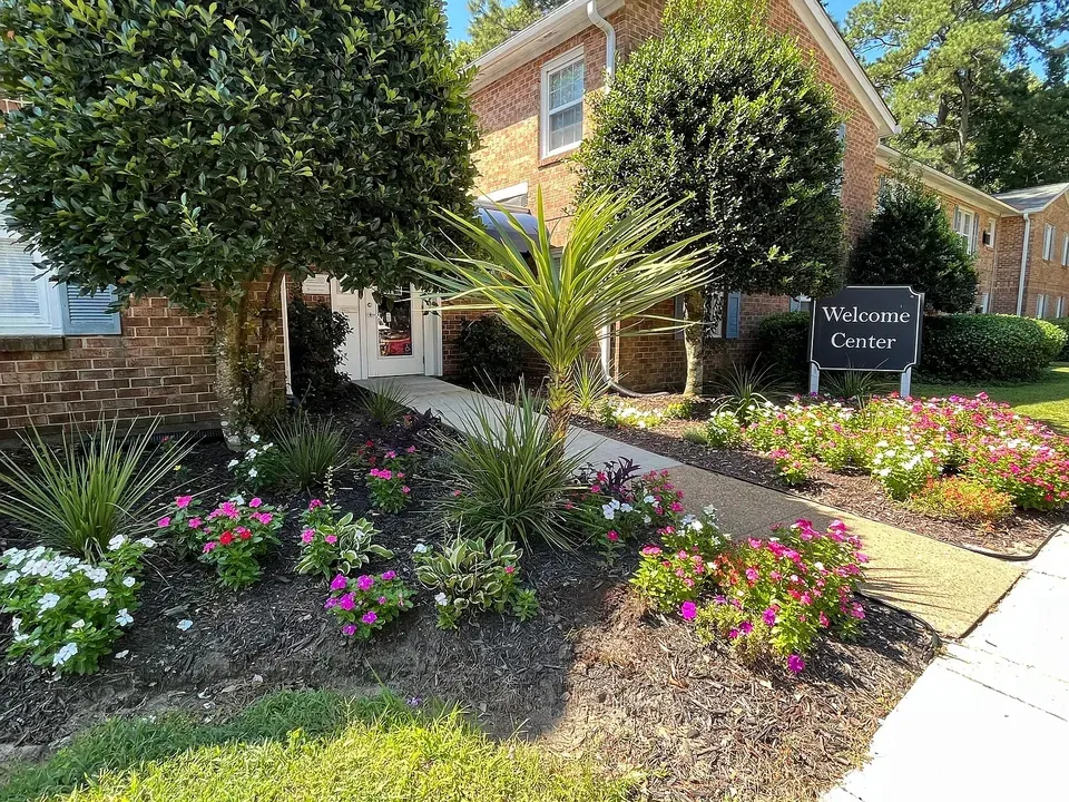 3 Bed 2 Bath Contemporary High-Rise Condo in Chesapeake, VA - 5
