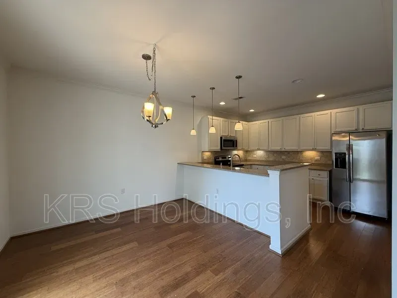 3 Bed 2 Bath Contemporary High-Rise Condo in Chesapeake, VA - 4