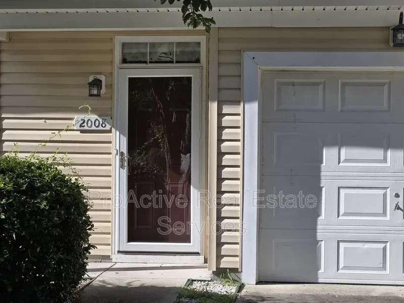 3 Bed 2 Bath Contemporary High-Rise Condo in Chesapeake, VA - 3