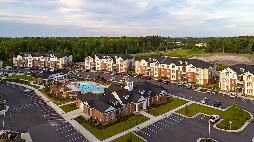3 Bed 2 Bath Contemporary High-Rise Condo in Chesapeake, VA - 3