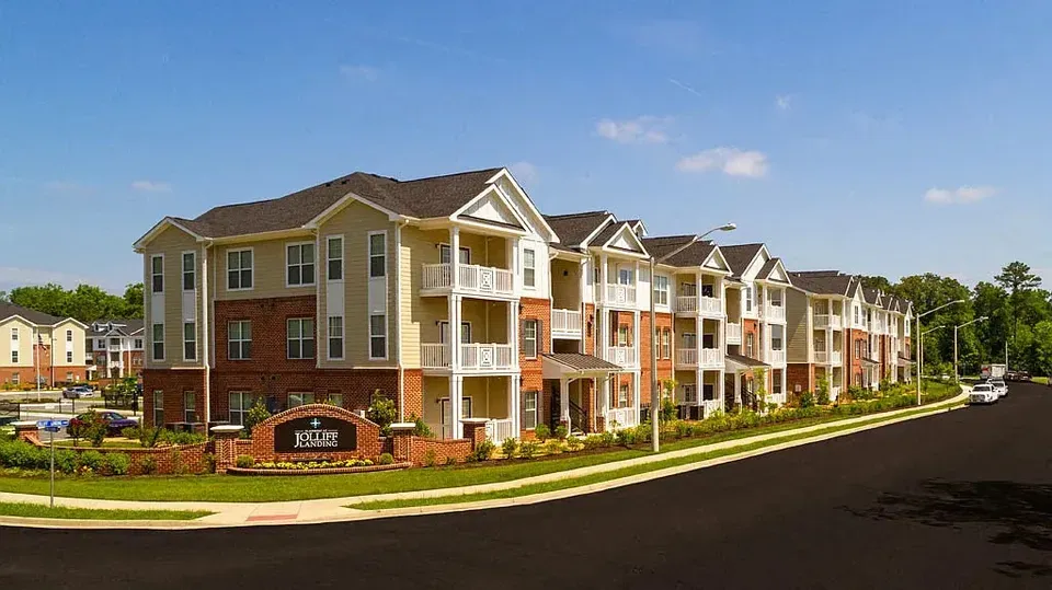 3 Bed 2 Bath Contemporary High-Rise Condo in Chesapeake, VA - 4