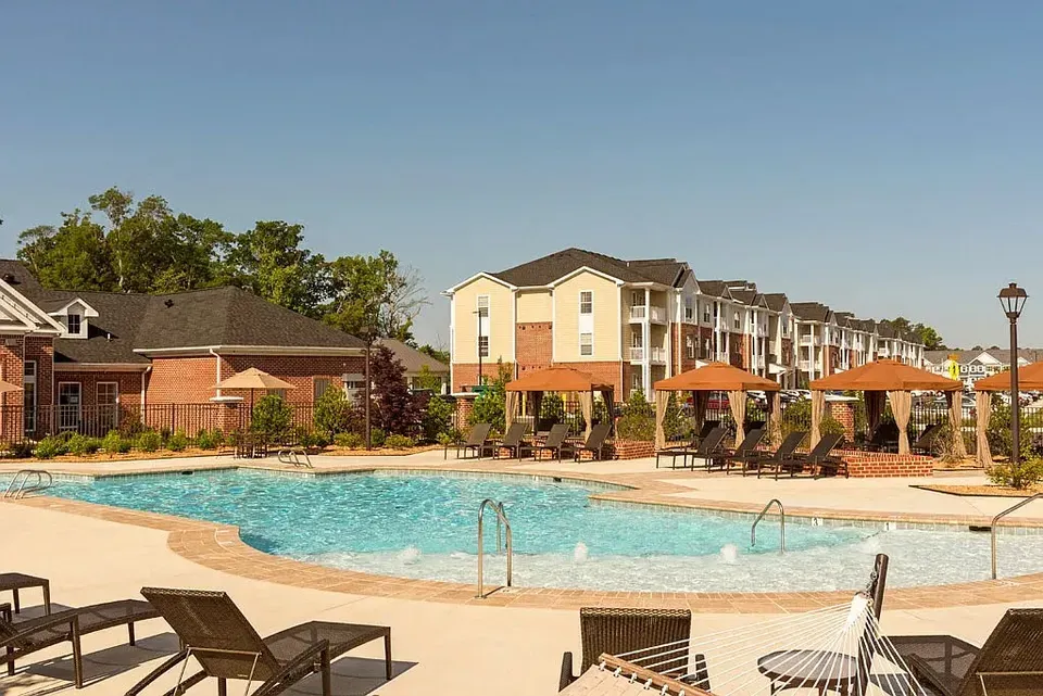 3 Bed 2 Bath Contemporary High-Rise Condo in Chesapeake, VA - 5