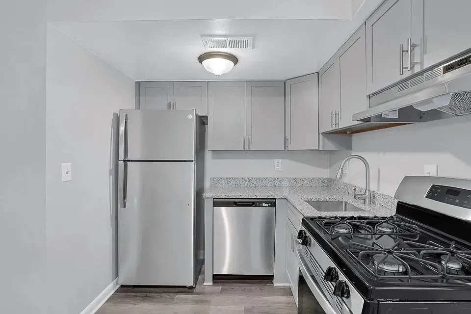 3 Bed 2 Bath Contemporary High-Rise Condo in Chesapeake, VA - 1