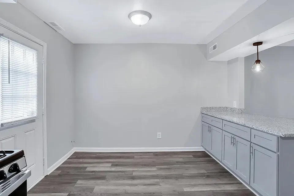 3 Bed 2 Bath Contemporary High-Rise Condo in Chesapeake, VA - 2