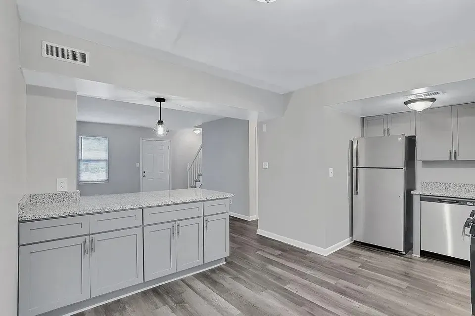 3 Bed 2 Bath Contemporary High-Rise Condo in Chesapeake, VA - 3