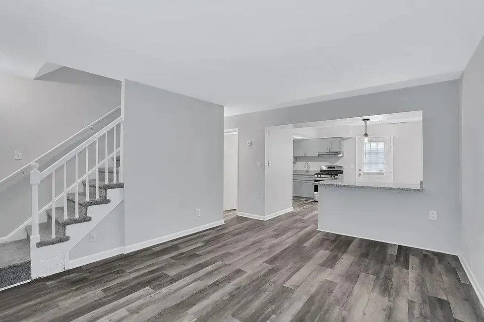 3 Bed 2 Bath Contemporary High-Rise Condo in Chesapeake, VA - 4