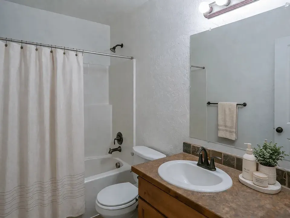 3 Bed 2 Bath Contemporary High-Rise Condo in Coeur d Alene, ID - 4