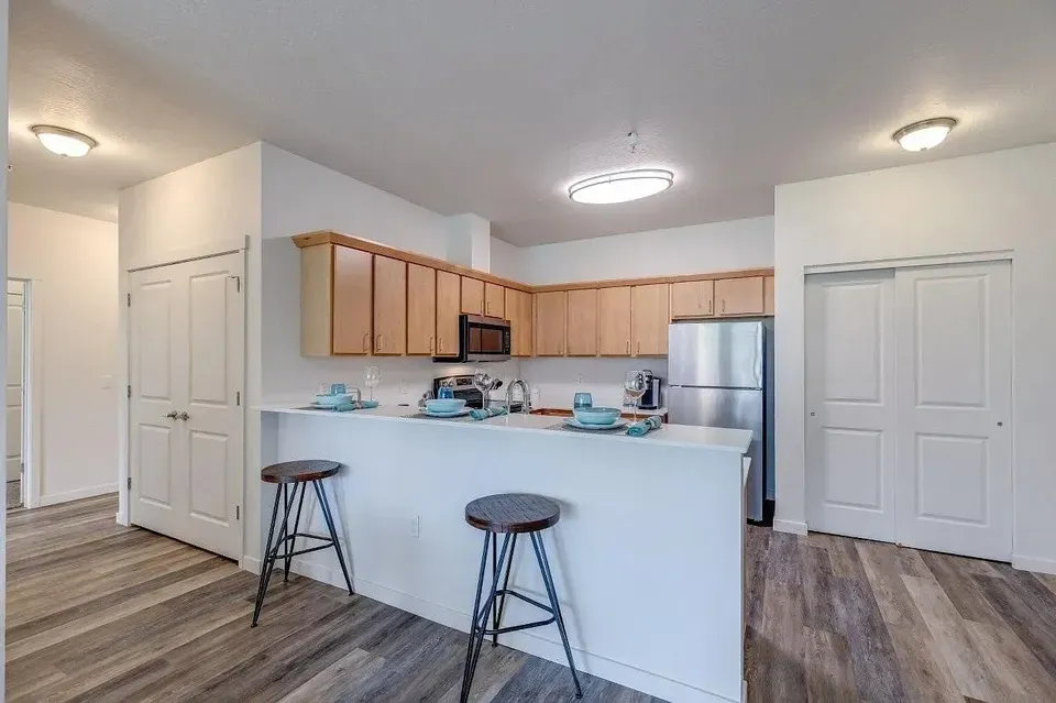 3 Bed 2 Bath Contemporary High-Rise Condo in Coeur d Alene, ID - 4
