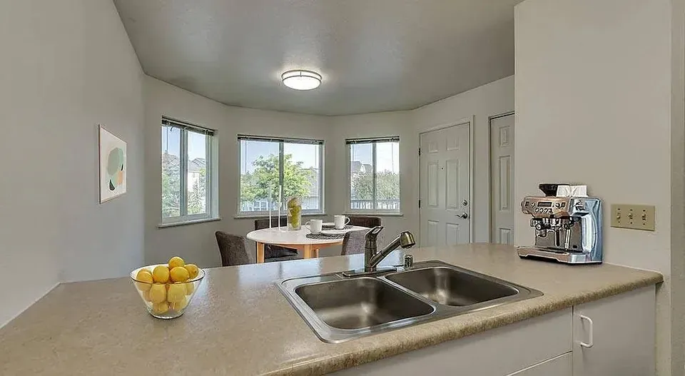 3 Bed 2 Bath Contemporary High-Rise Condo in Coeur d Alene, ID - 5