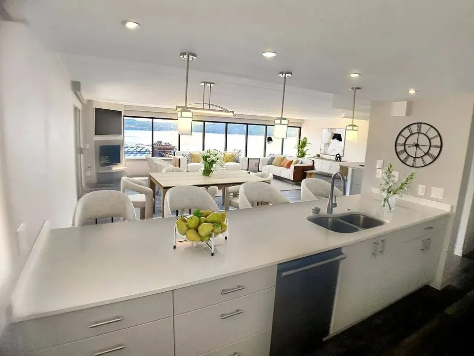 3 Bed 2 Bath Contemporary High-Rise Condo in Coeur d Alene, ID - 2