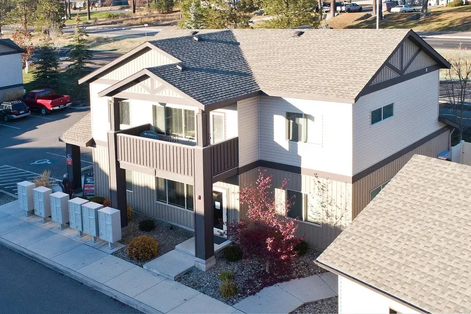 3 Bed 2 Bath Contemporary High-Rise Condo in Coeur d Alene, ID - 2