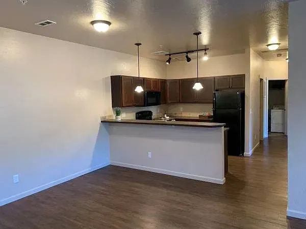 3 Bed 2 Bath Contemporary High-Rise Condo in Coeur d Alene, ID - 4