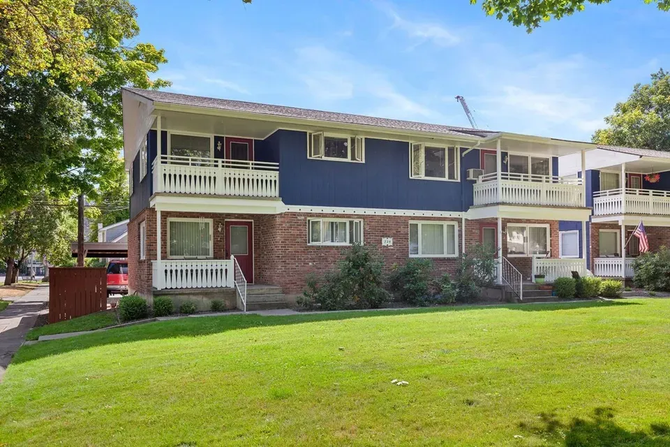 3 Bed 2 Bath Contemporary High-Rise Condo in Coeur d Alene, ID