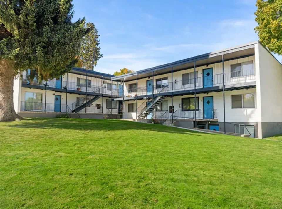 3 Bed 2 Bath Contemporary High-Rise Condo in Coeur d Alene, ID - 2