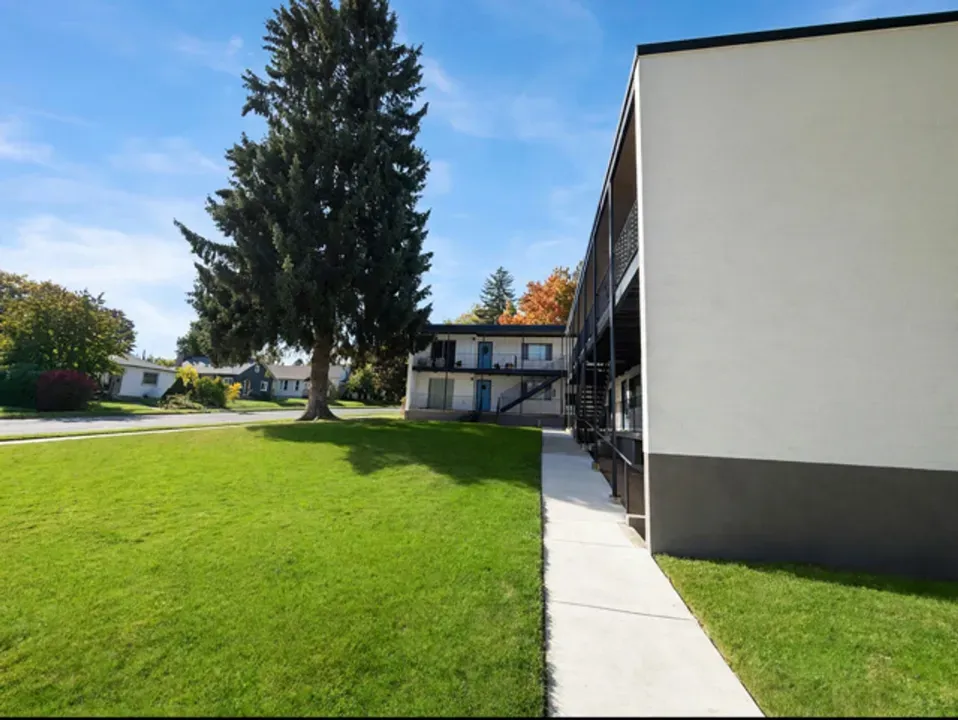 3 Bed 2 Bath Contemporary High-Rise Condo in Coeur d Alene, ID - 5