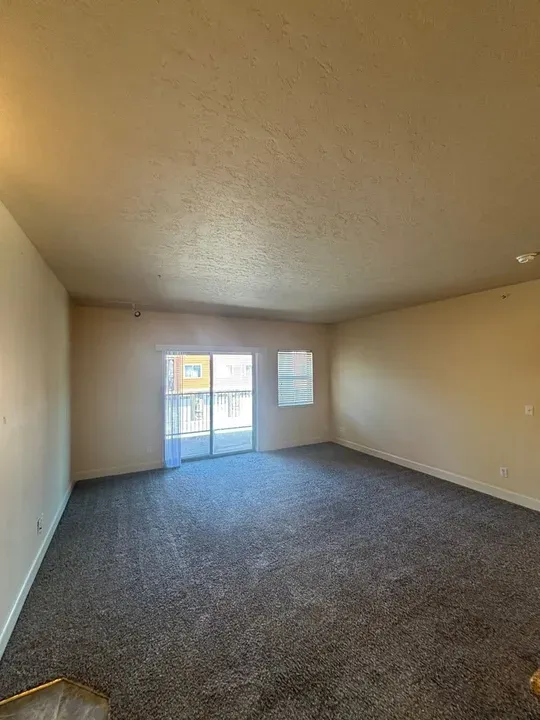 3 Bed 2 Bath Contemporary High-Rise Condo in Coeur d Alene, ID - 4