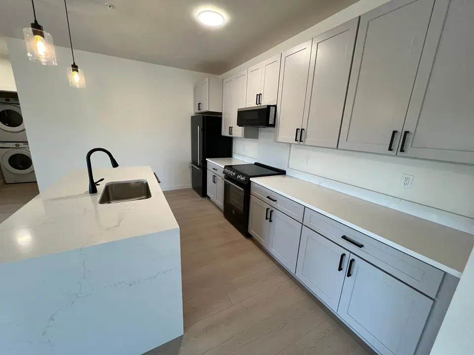 3 Bed 2 Bath Contemporary High-Rise Condo in Coeur d Alene, ID - 1