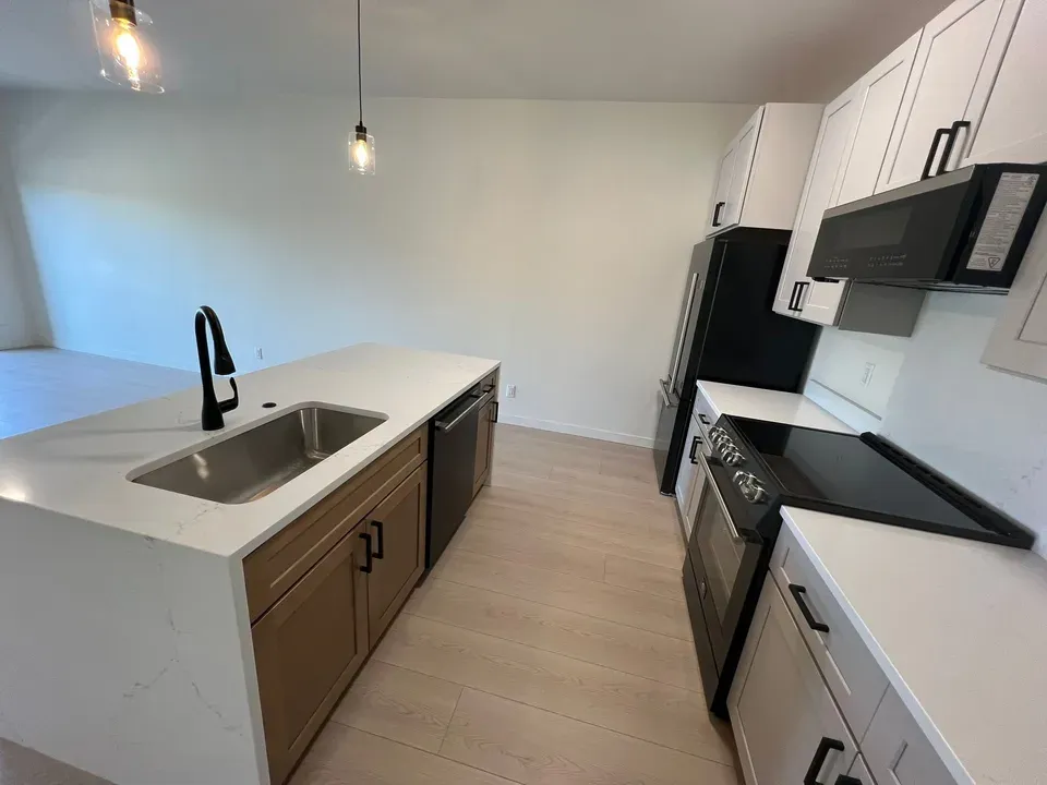 3 Bed 2 Bath Contemporary High-Rise Condo in Coeur d Alene, ID - 2