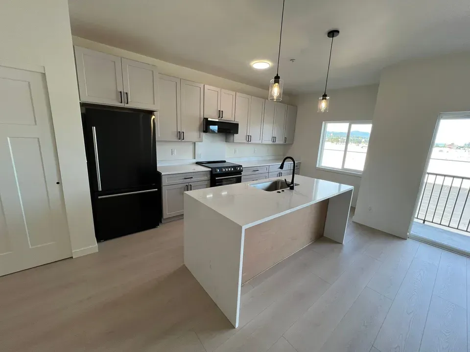 3 Bed 2 Bath Contemporary High-Rise Condo in Coeur d Alene, ID - 3