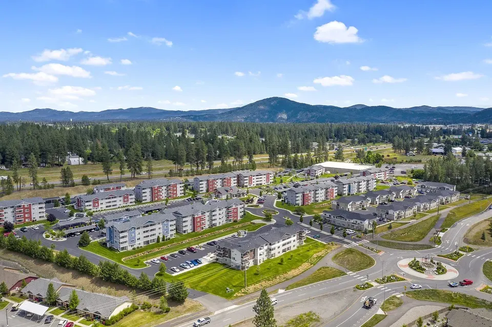 3 Bed 2 Bath Contemporary High-Rise Condo in Coeur d Alene, ID - 1