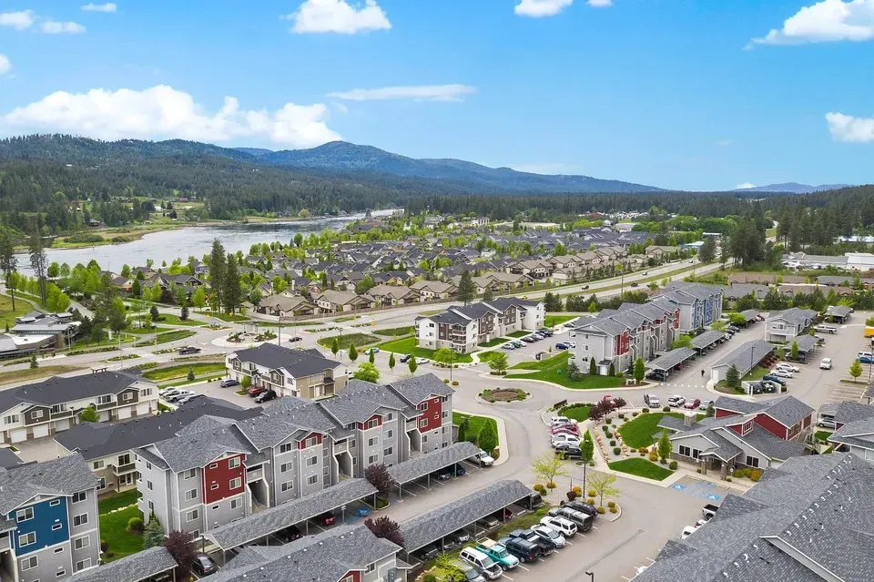 3 Bed 2 Bath Contemporary High-Rise Condo in Coeur d Alene, ID - 4