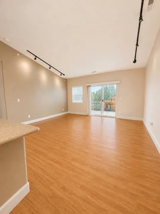 3 Bed 2 Bath Contemporary High-Rise Condo in Coeur d Alene, ID - 4