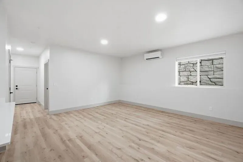 3 Bed 2 Bath Contemporary High-Rise Condo in Coeur d Alene, ID - 4