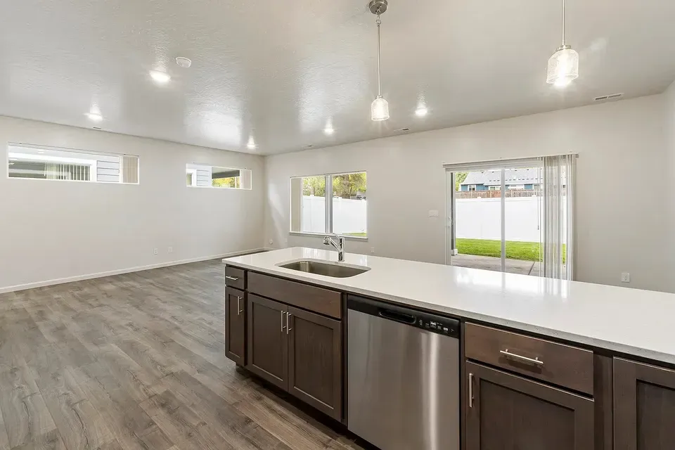 3 Bed 2 Bath Contemporary High-Rise Condo in Coeur d Alene, ID - 2