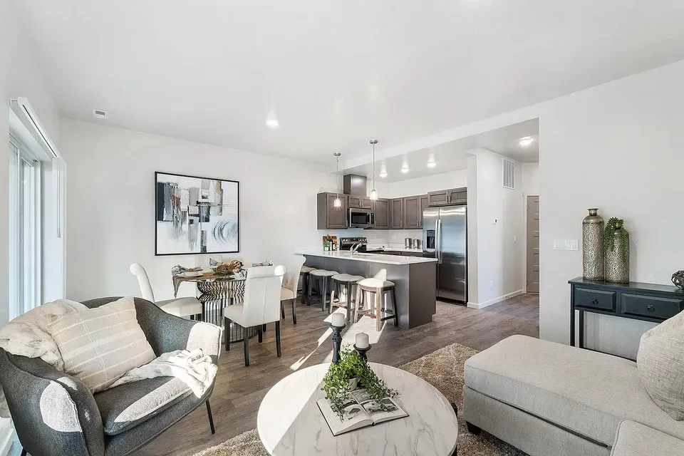 3 Bed 2 Bath Contemporary High-Rise Condo in Coeur d Alene, ID - 5