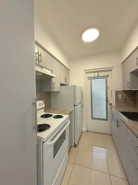 3 Bed 2 Bath Contemporary High-Rise Condo in Coral Gables, FL - 5
