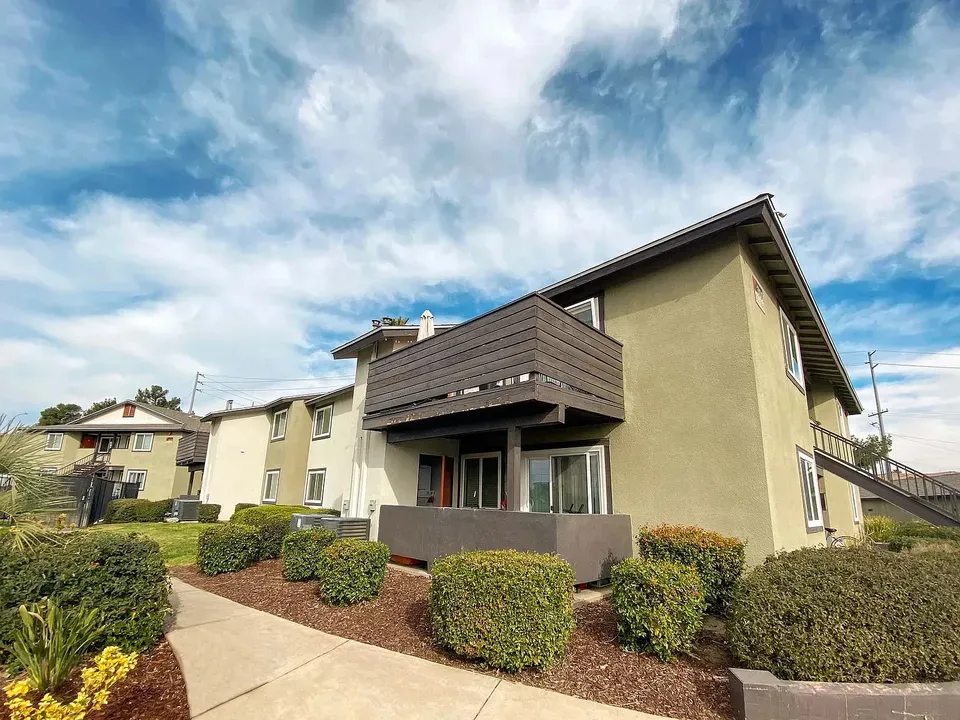 3 Bed 2 Bath Contemporary High-Rise Condo in Fontana, CA - 3