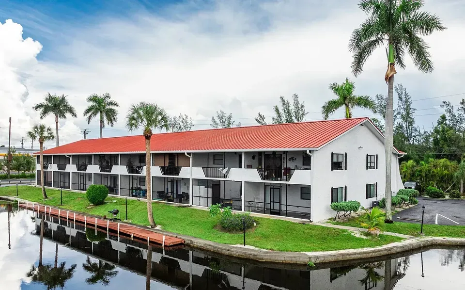 3 Bed 2 Bath Contemporary High-Rise Condo in Fort Myers, FL - 4