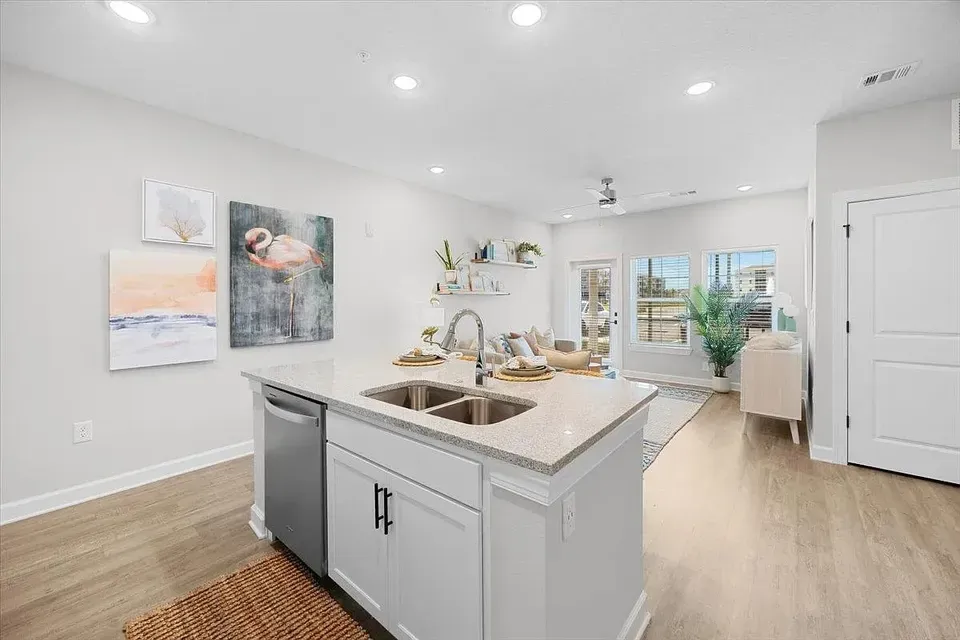 3 Bed 2 Bath Contemporary High-Rise Condo in Fort Myers, FL - 2