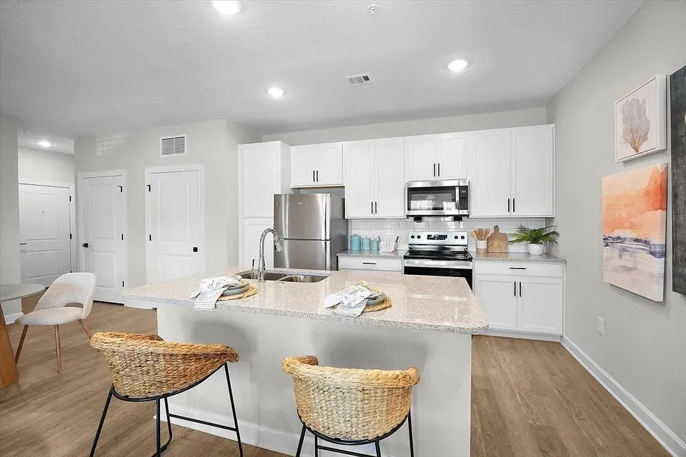 3 Bed 2 Bath Contemporary High-Rise Condo in Fort Myers, FL - 4