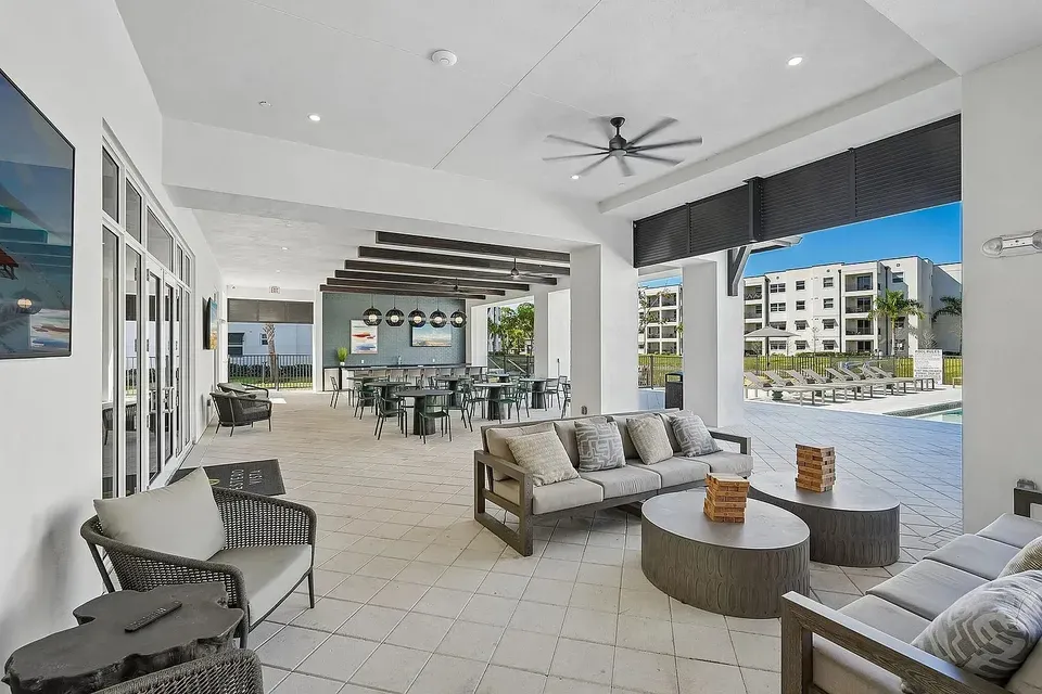 3 Bed 2 Bath Contemporary High-Rise Condo in Fort Myers, FL - 2
