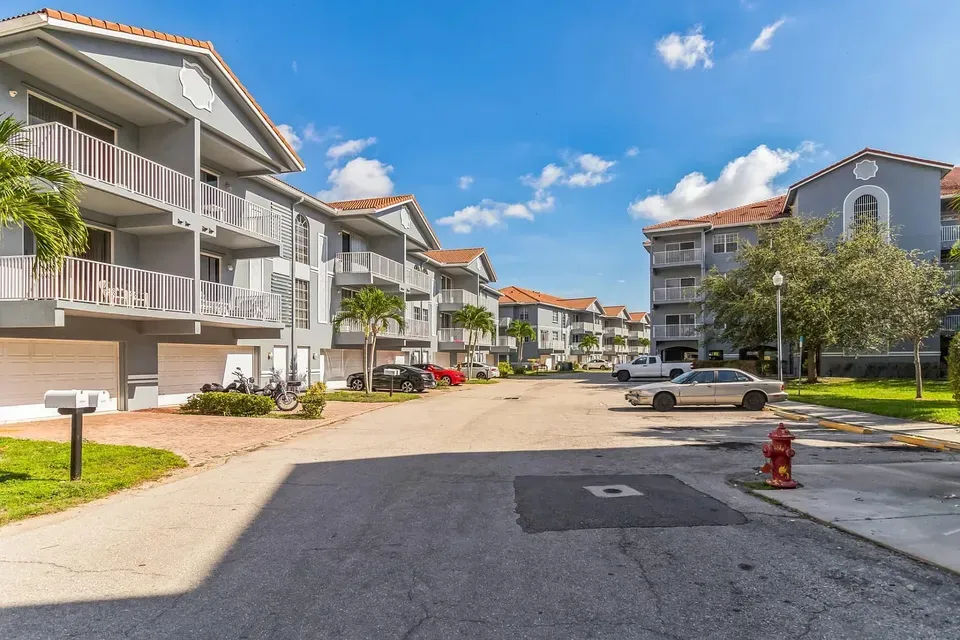 3 Bed 2 Bath Contemporary High-Rise Condo in Fort Myers, FL - 1