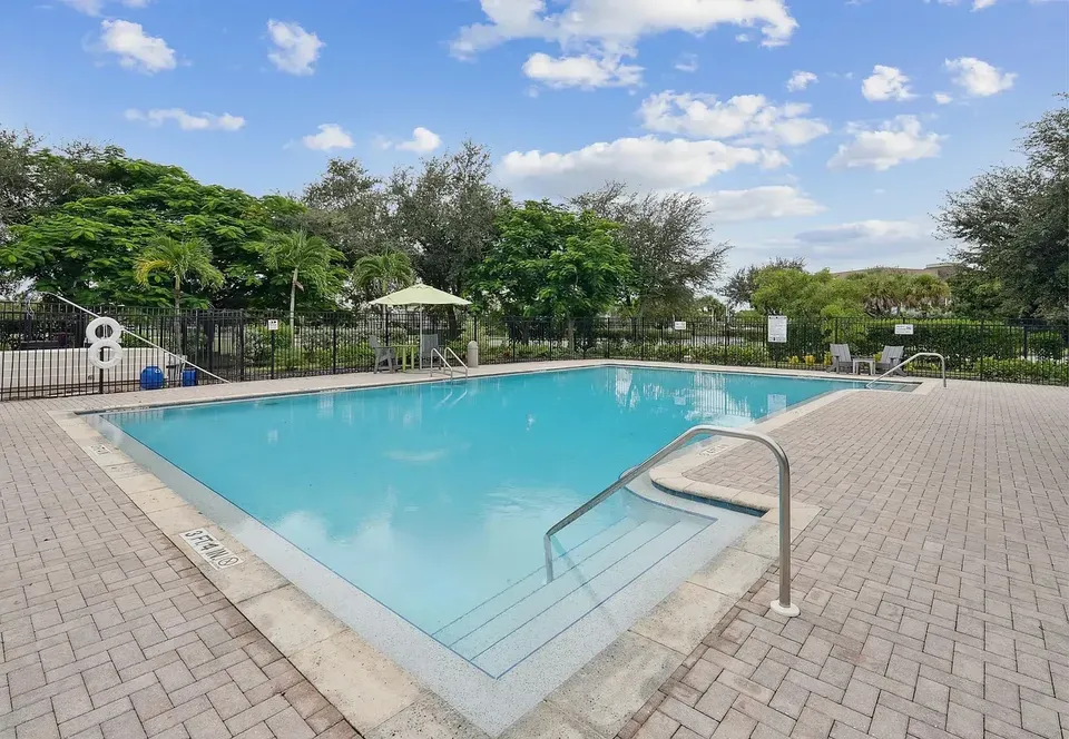 3 Bed 2 Bath Contemporary High-Rise Condo in Fort Myers, FL - 4