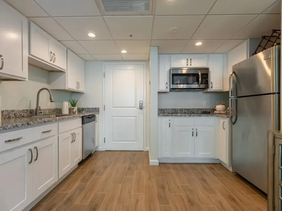3 Bed 2 Bath Contemporary High-Rise Condo in Fort Myers, FL - 1