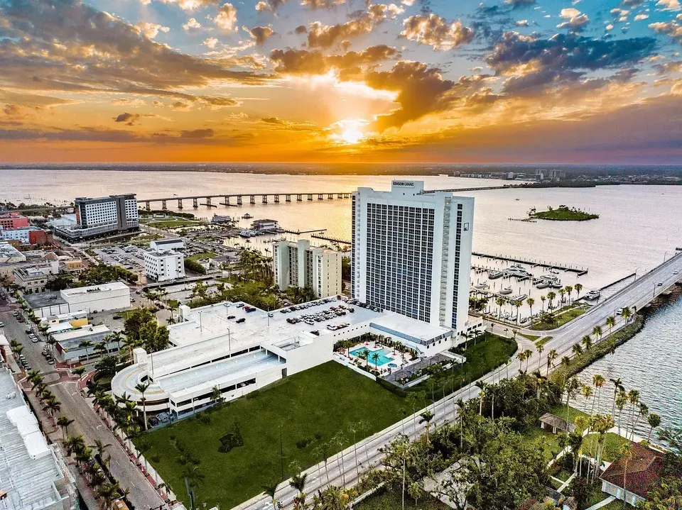 3 Bed 2 Bath Contemporary High-Rise Condo in Fort Myers, FL - 2