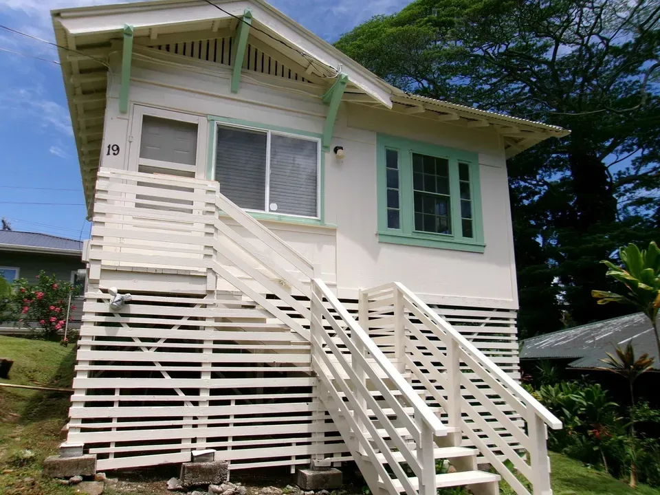3 Bed 2 Bath Contemporary High-Rise Condo in Hilo, HI