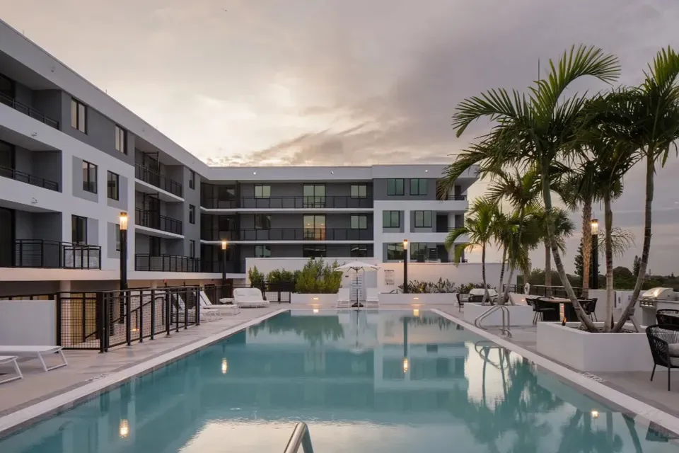 3 Bed 2 Bath Contemporary High-Rise Condo in Hollywood, FL - 1