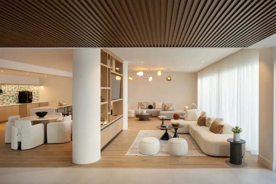 3 Bed 2 Bath Contemporary High-Rise Condo in Hollywood, FL - 2