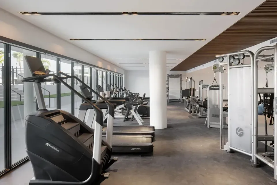 3 Bed 2 Bath Contemporary High-Rise Condo in Hollywood, FL - 3