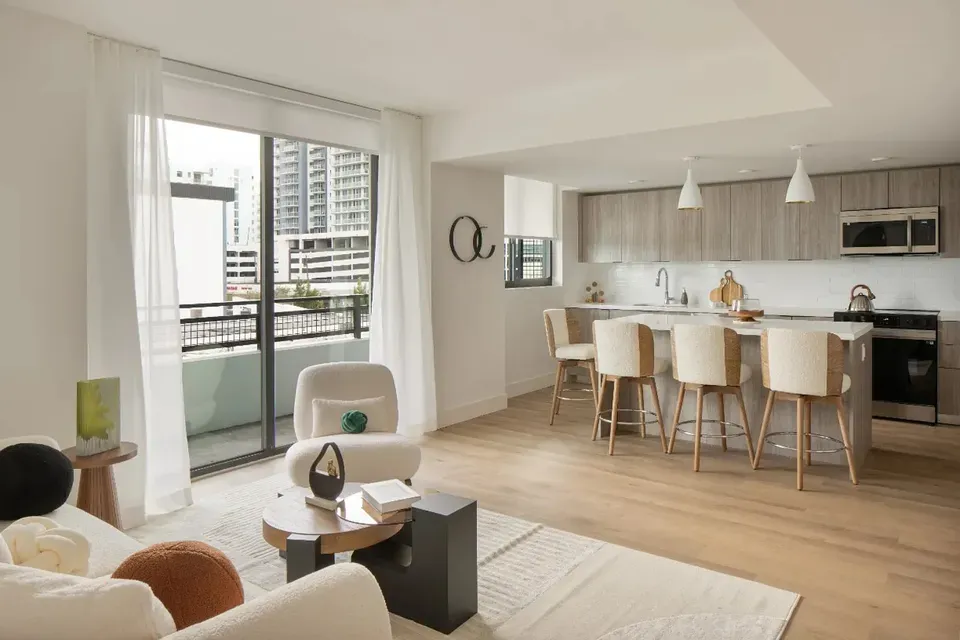 3 Bed 2 Bath Contemporary High-Rise Condo in Hollywood, FL - 5
