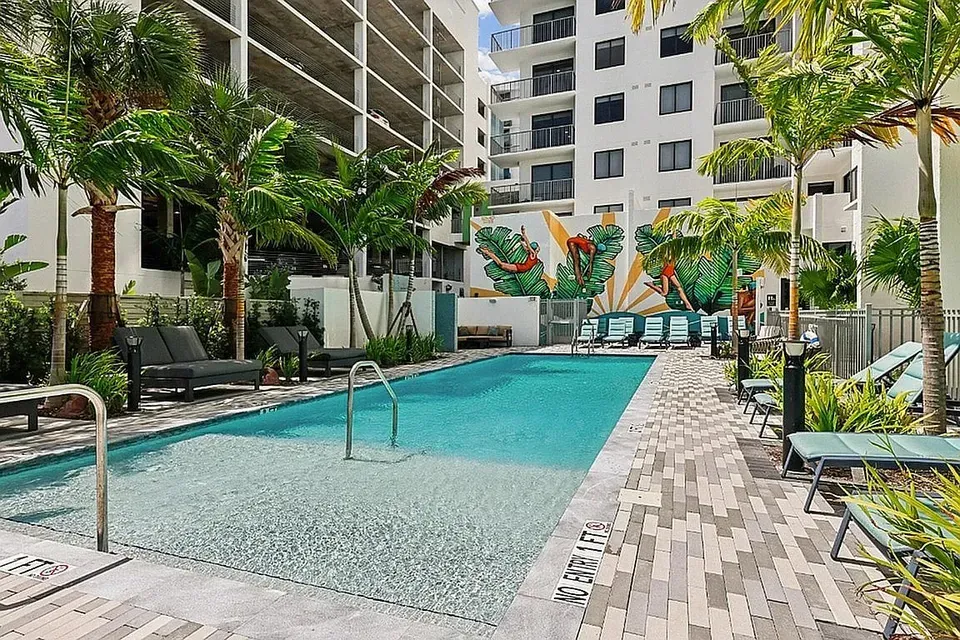 3 Bed 2 Bath Contemporary High-Rise Condo in Hollywood, FL - 1