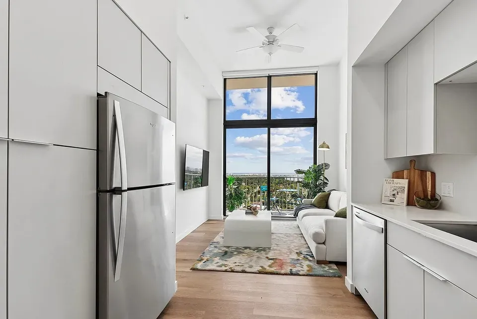 3 Bed 2 Bath Contemporary High-Rise Condo in Hollywood, FL - 2