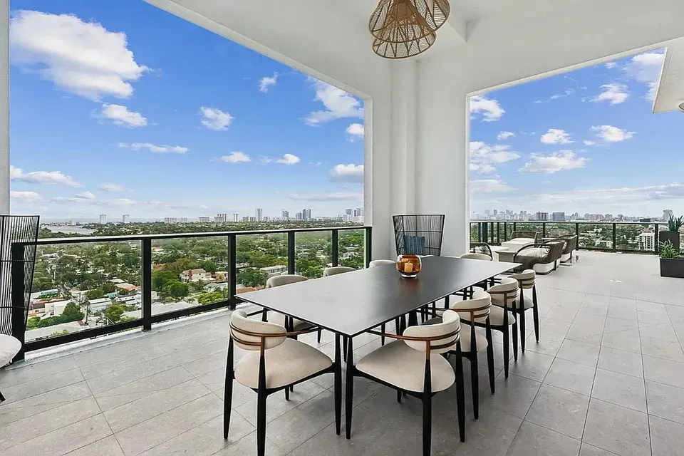 3 Bed 2 Bath Contemporary High-Rise Condo in Hollywood, FL - 4